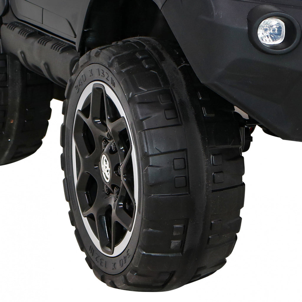 Vehicle Toyota Hilux Black
