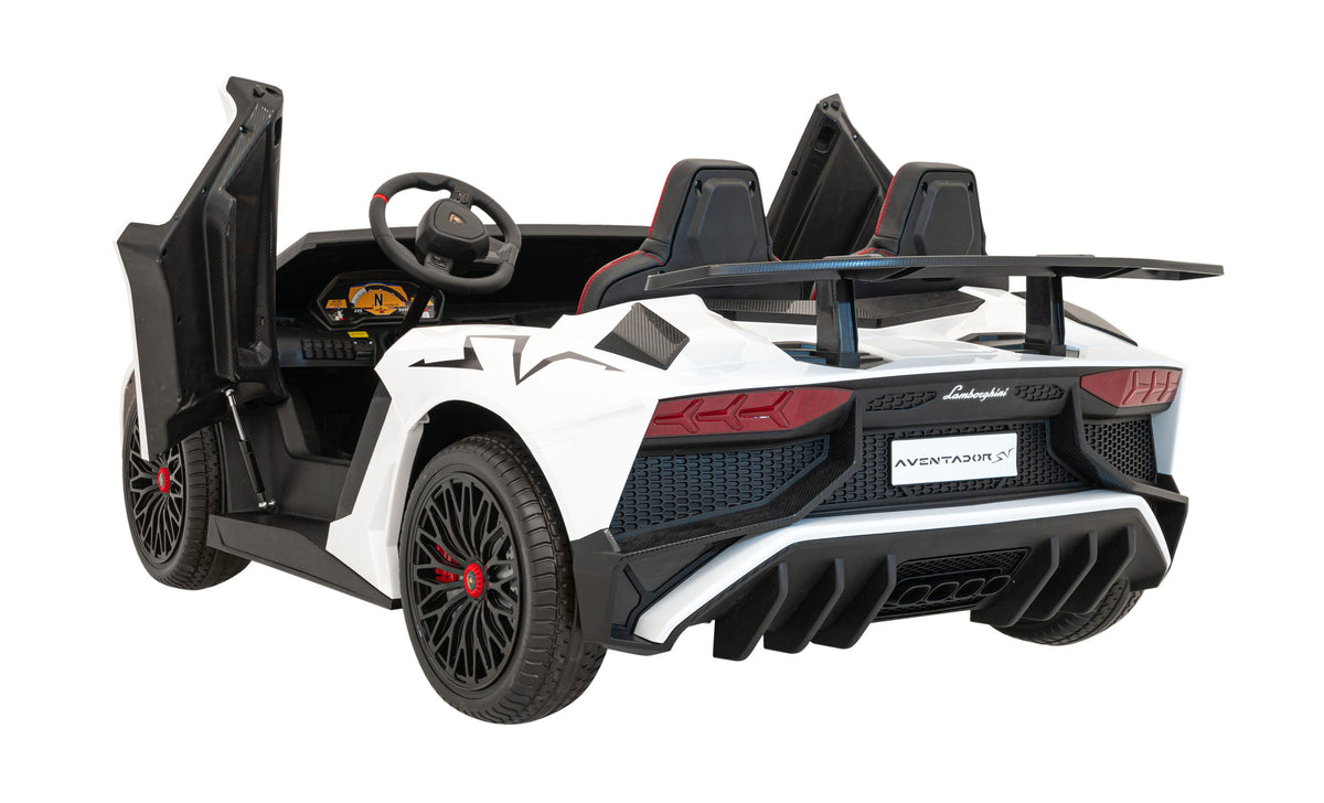 Vehicle Lamborghini Aventador SV White