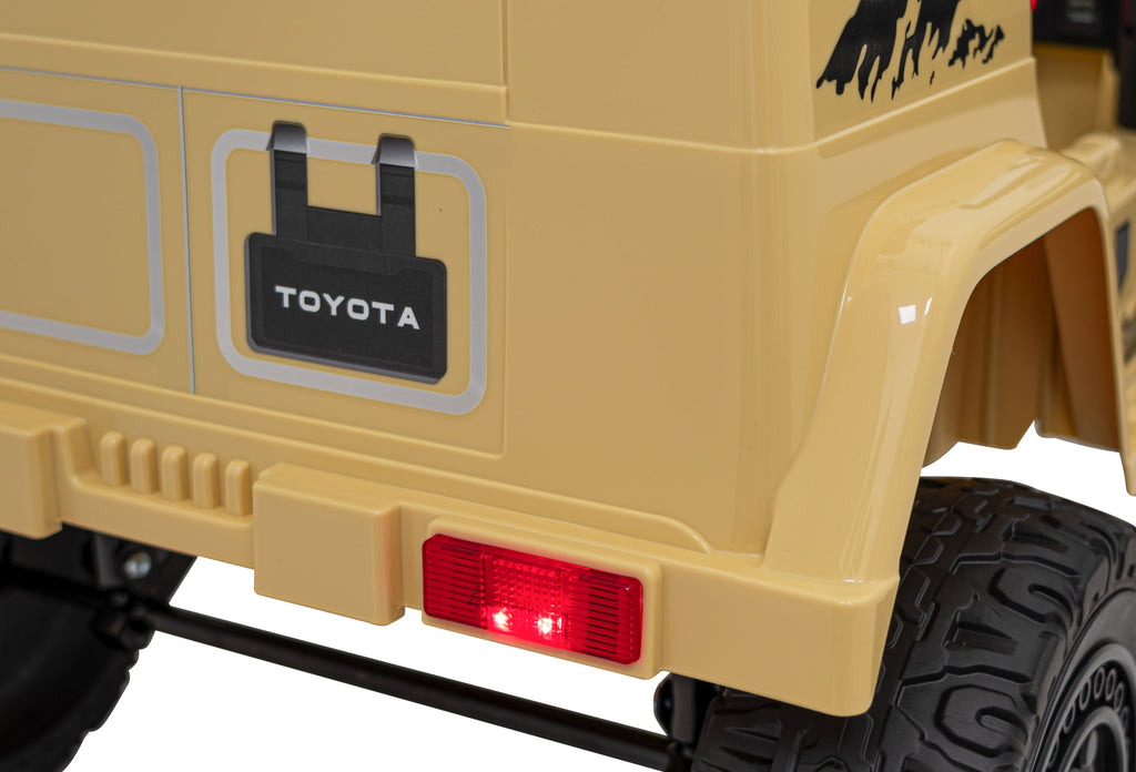 Toyota FJ Cruiser Beige