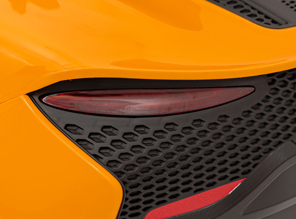 Elektrické autíčko Mclaren Artura oranžová