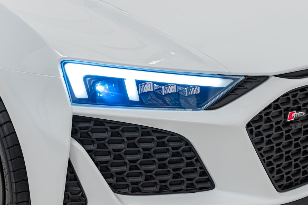 Audi Spyder R8 LIFT vehicle White
