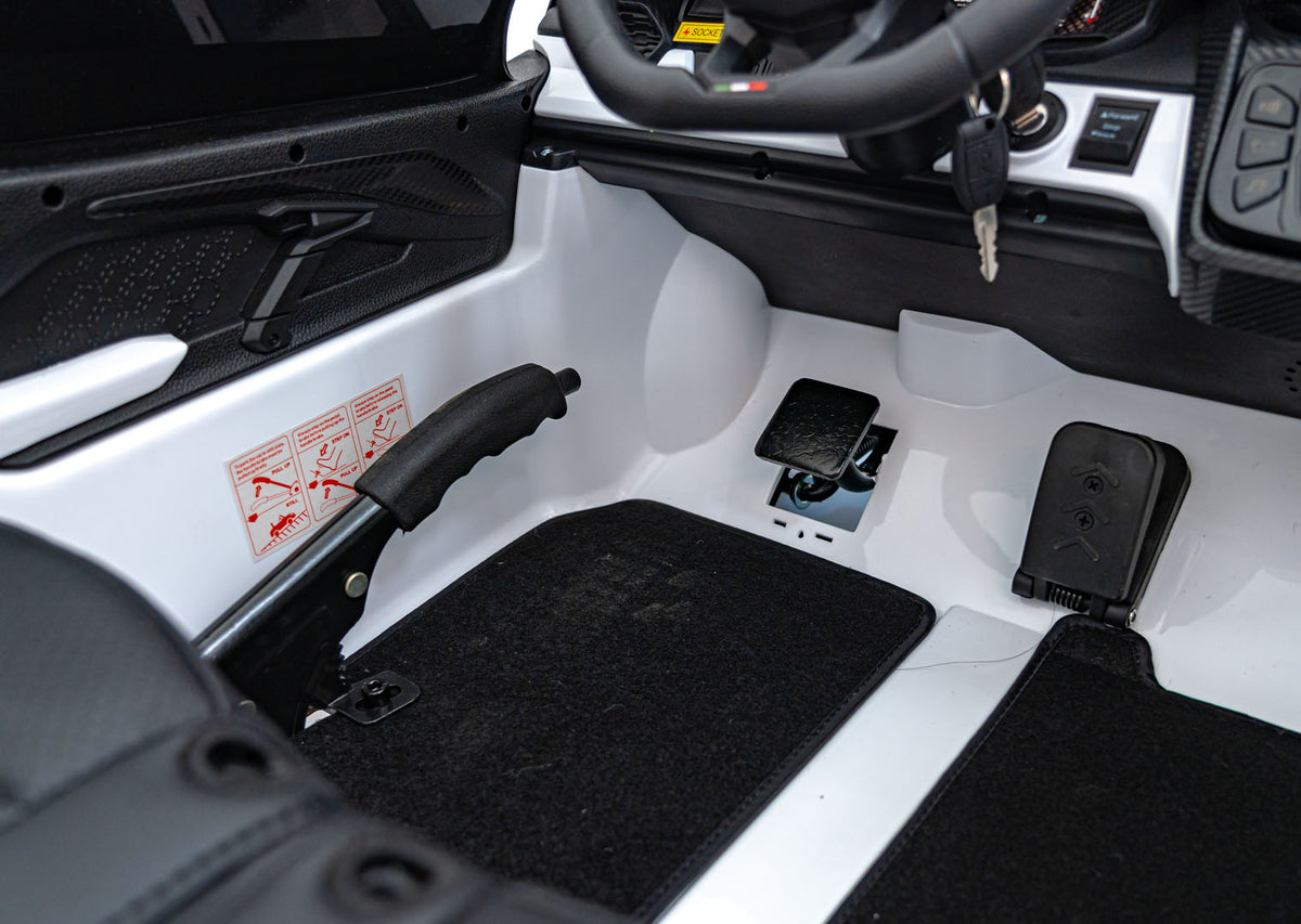 Lamborghini Revuelto XL STRONG White vehicle