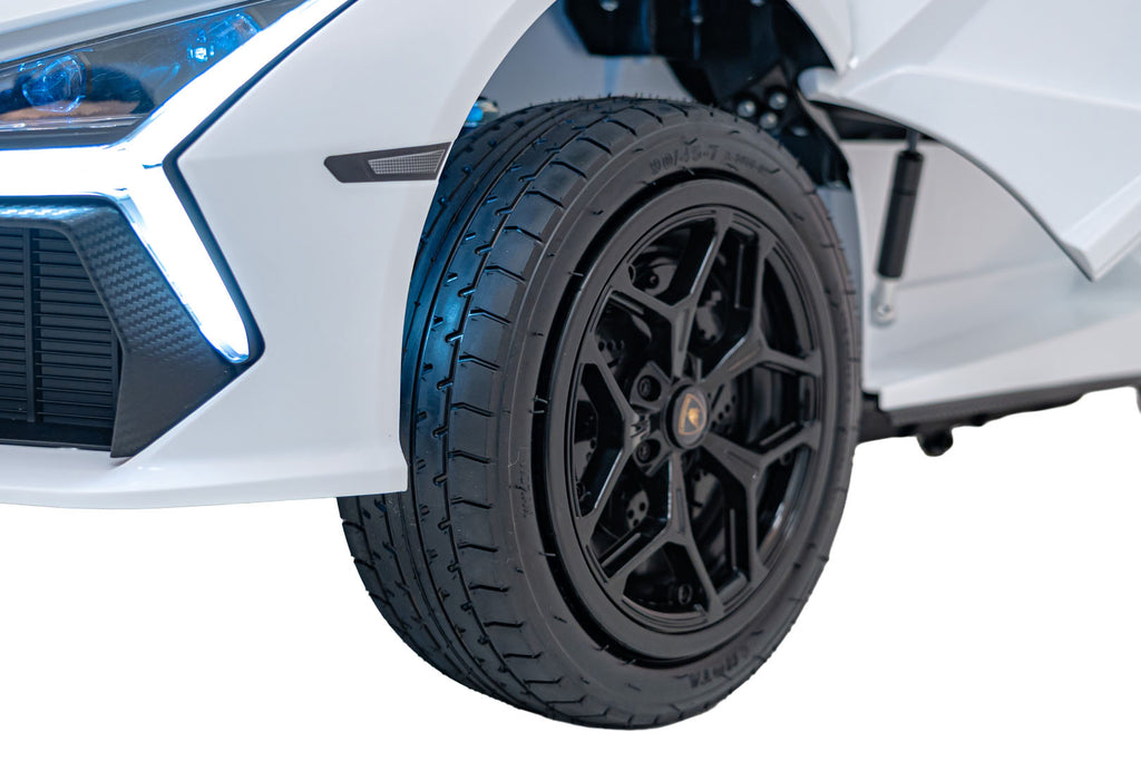 Lamborghini Revuelto XL STRONG White vehicle
