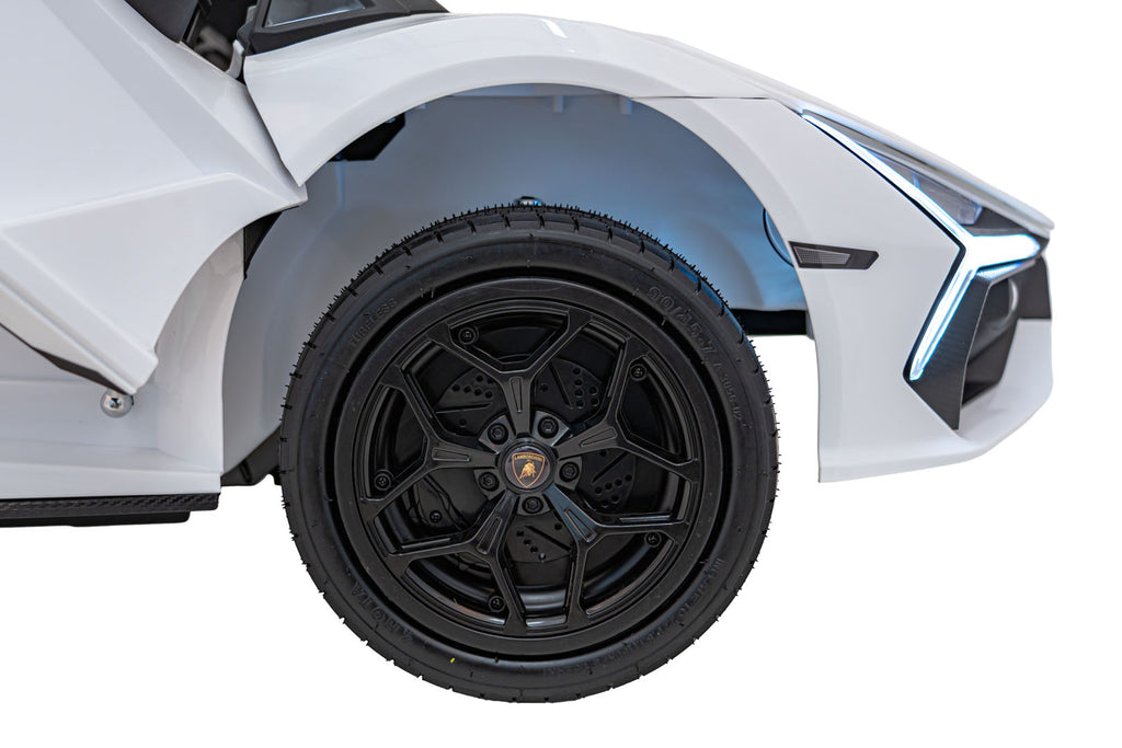Lamborghini Revuelto XL STRONG White vehicle