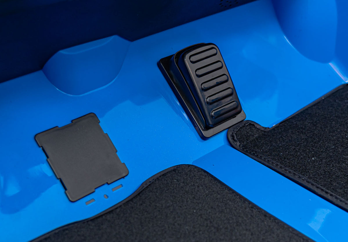 Lamborghini Revuelto XL Blue vehicle