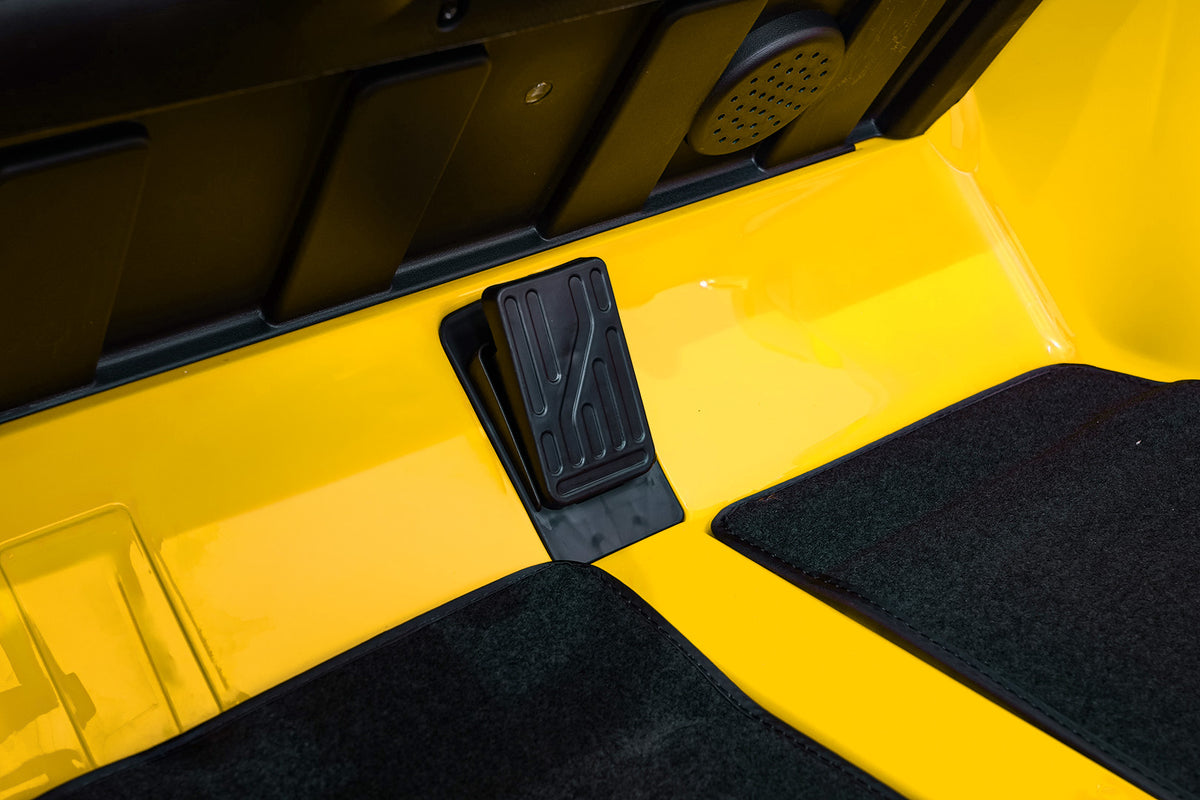 Vehicle Mercedes Benz GT63 AMG Yellow
