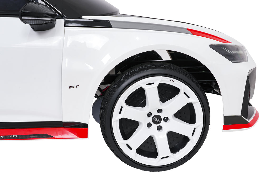 Vehicle Audi RS6 Avant GT White