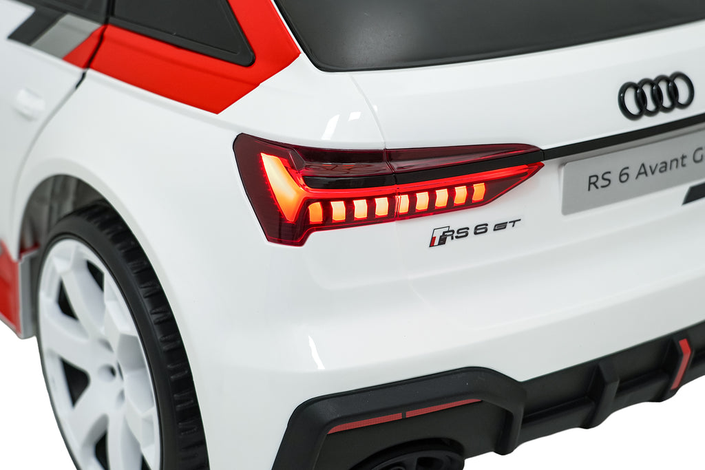Vehicle Audi RS6 Avant GT White