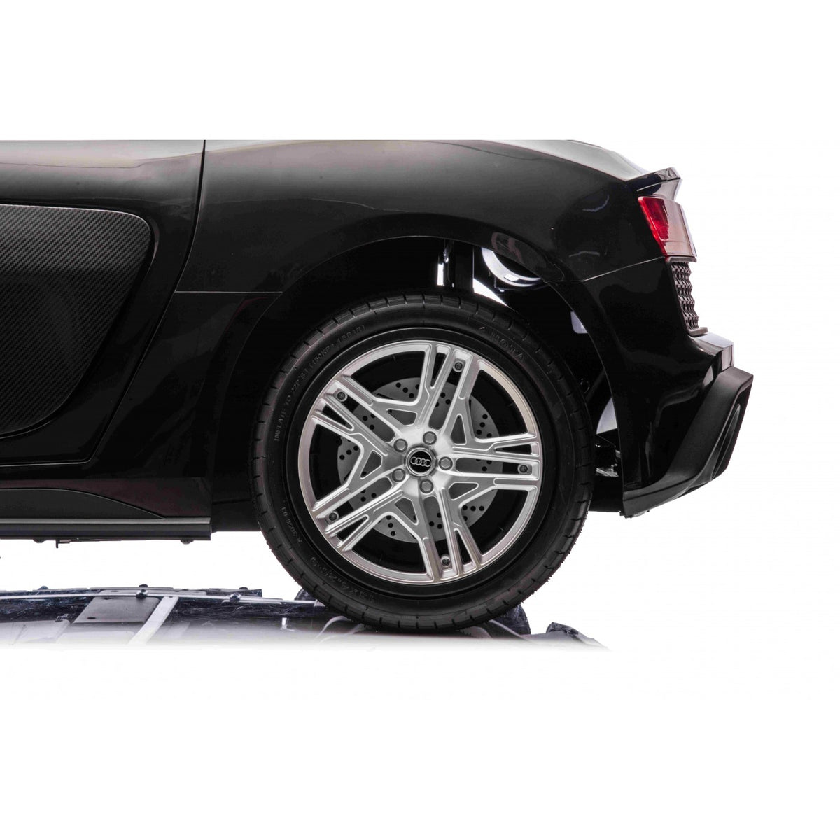 Elektrické autíčko Audi Spyder R8 LIFT čierna